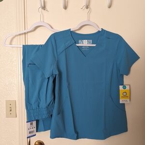 Wonderwink renew scrub set in bay blue